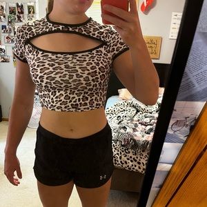 Cropped top with leapord print and open chest!